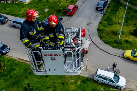 Dziecko zatrzasnęło ojca na balkonie - 1