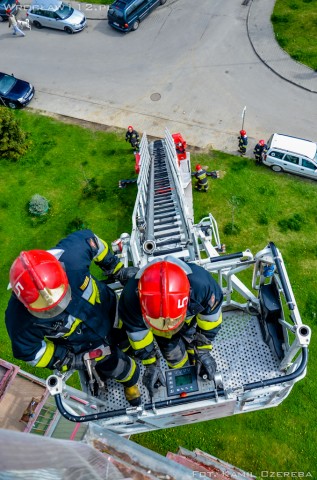 Dziecko zatrzasnęło ojca na balkonie - 3