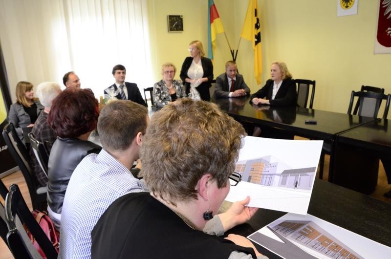 Od kilkunastu lat budują basen - fot. UM Żarów