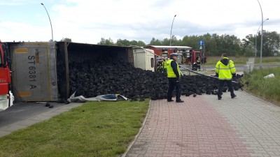 Wywrócona ciężarówka z węglem - 2