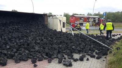 Wywrócona ciężarówka z węglem - 4