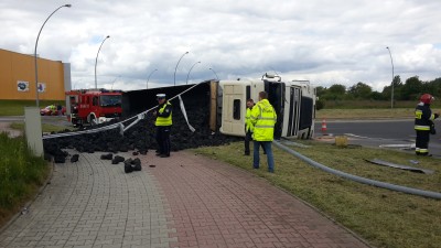 Wywrócona ciężarówka z węglem - 5
