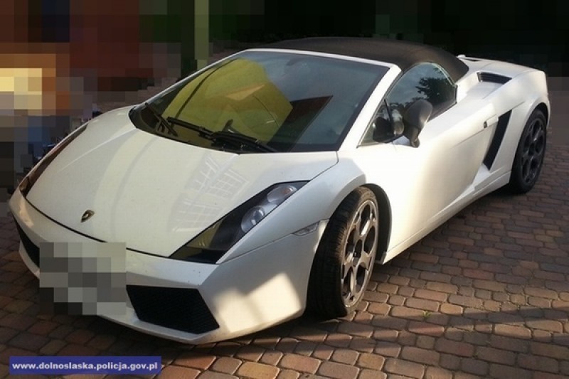 Wyłudziła pół miliona i kupiła Lamborghini Gallardo Spyder - fot. www.dolnoslaska.policja.gov.pl