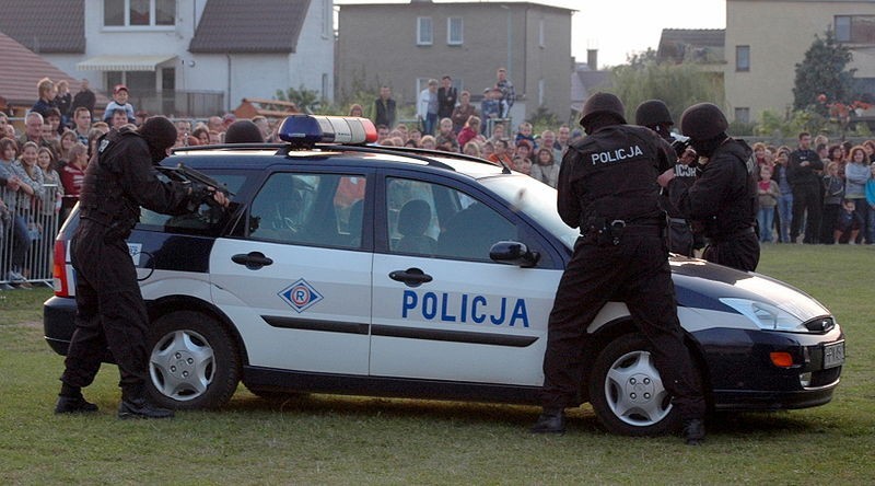 Sterroryzował całe osiedle. Ale właśnie opuścił areszt - zdjęcie ilustracyjne/fot. Radosław Drożdżewski (Zwiadowca21)/Wikimedia Commons