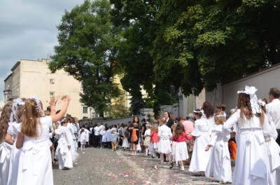 Procesje przeszły ulicami miast (ZDJĘCIA) - 11