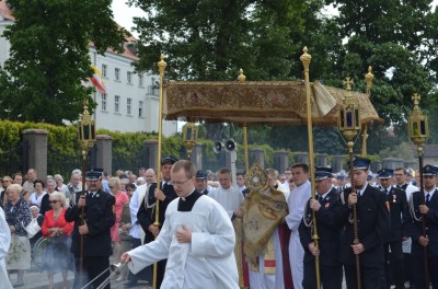 Procesje przeszły ulicami miast (ZDJĘCIA) - 22