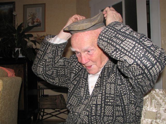 Zapomniani patrioci - Janusz Karpiński zachował swoja obozową czapkę. Jest bohaterem i patriotą. I martwi się, że historia jego pokolenia nie jest przekazywana młodym (Fot. Piotr Słowiński)