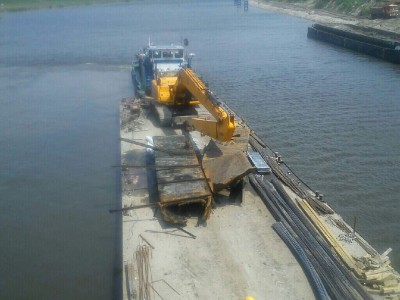 Wrocław: Robotnicy znaleźli w Odrze łódź podwodną? (FOTO) - 6