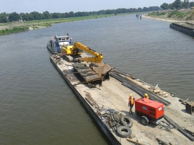 Wrocław: Robotnicy znaleźli w Odrze łódź podwodną? (FOTO) - 0