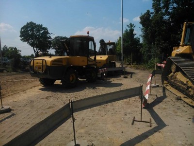 Porzucają auta byle gdzie, bo nie da się zaparkować koło Glinianek - 1