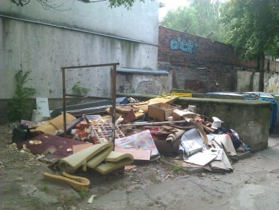 Z rynku wywożą, inni toną w śmieciach. Dbamy o Rynek, na resztę nie ma pieniędzy - 0