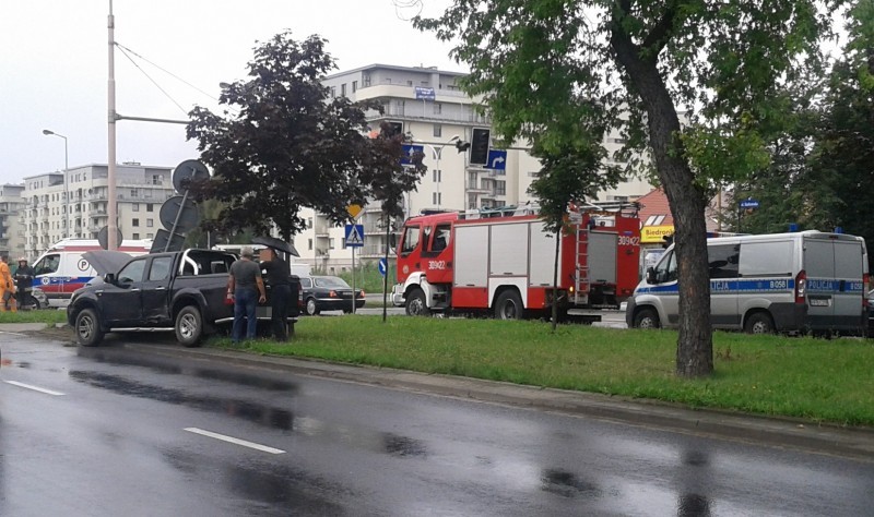 Wypadek na ul. Karkonoskiej (ZDJĘCIA) - fot. prw.pl