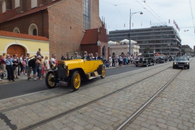 Zlot zabytkowych aut we Wrocławiu - 10