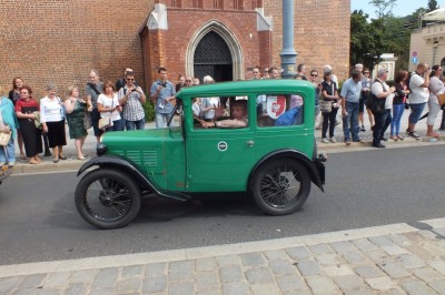 Zlot zabytkowych aut we Wrocławiu - 16