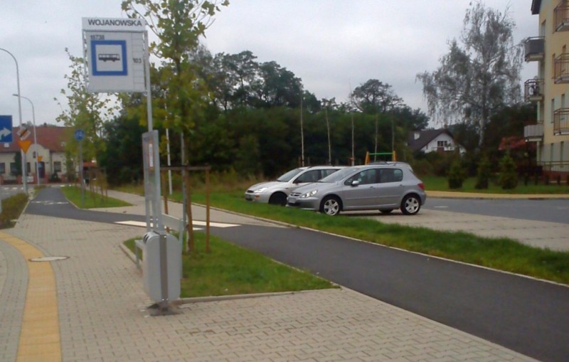 Na Stabłowicach są nowe przystanki, ale nie ma wiat (FOTO) - Zdjęcia przesłane na adres reakcja24@prw.pl