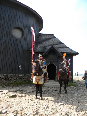 Niezwykły widok: Husaria na Śnieżce (ZOBACZ ZDJĘCIA) - 3