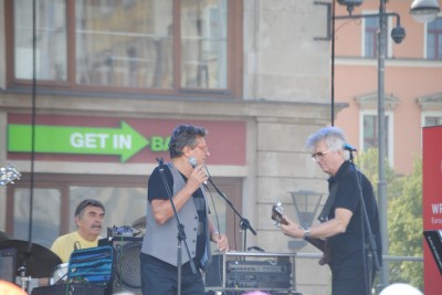 Seniorzy w akcji. Setki kapeluszy w Rynku (ZDJĘCIA, FILM) - 1