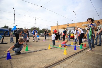 Dzieci zasiadły za sterami tramwaj&oacute;w (FOTO)