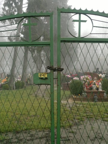 UOKiK oskarża parafie o monopol na cmentarzach - 0