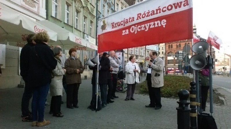 Nie zakłócili koncertu Nergala. Ledwie tuzin protestujących - fot. Agata Wojciechowska (Radio Wrocław)