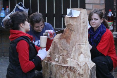 Legnica - artyści wskrzeszają zniszczone drzewa (Zobacz) - 5