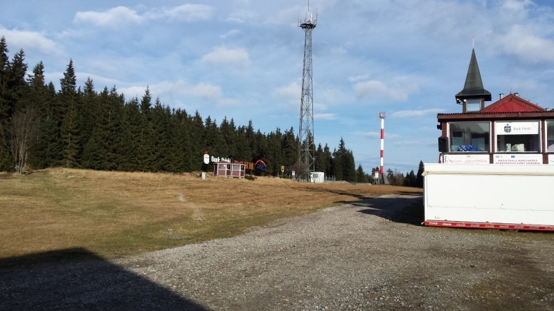 Niemal za darmo nauczą jeździć dzieci na biegówkach - Jakuszyce czekają na śnieg; fot. Piotr Słowiński