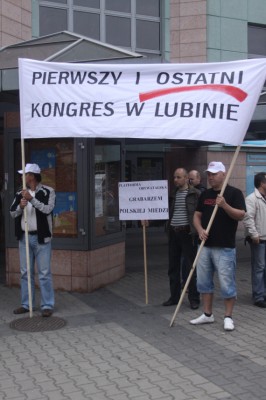 Pikieta górników z KGHM w Lubinie - 0