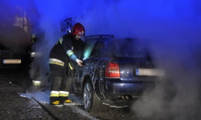 Płonący samochód w Dzierżoniowie (ZDJĘCIA) - 3