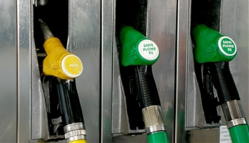 Skąd bierze się cena litra benzyny Pb95? (ZOBACZ) - fot. walker_M / commons.wikimedia.org, licencja cc