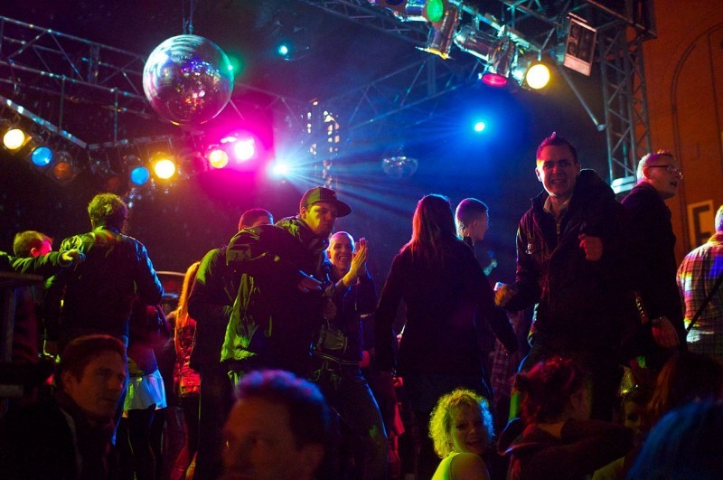 Impreza w centrum Legnicy. Mieszkańcy kontra nocny klub - Zdjęcie ilustracyjne; "Disco dance" by Luckyz - Own work. Licensed under CC BY-SA 3.0 via Wikimedia Commons - http://commons.wikimedia.org/wiki/File:Disco_dance.jpg#mediaviewer/File:Disco_dance.jpg