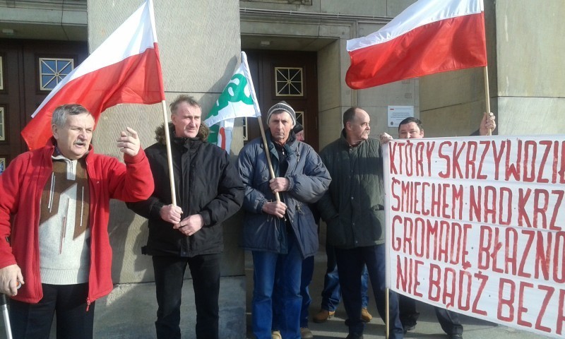 Rolnicy protestowali przed urzędem wojewódzkim (FOTO) - zdjęcia: Przemek Gałecki