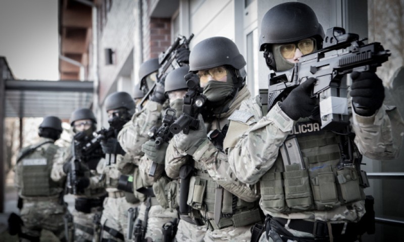 Jelenia Góra: CBŚ wchodzi na teren bazy paliwowej - Zdjęcie ilustracyjne/ fot. cbsp.policja.pl