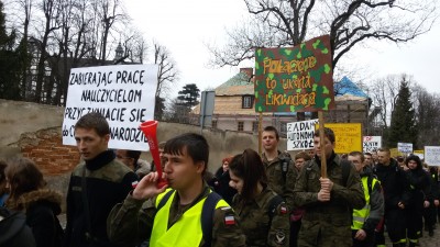 Świdnica: Nie pomogły protesty i marsze. IV liceum  do likwidacji - 4
