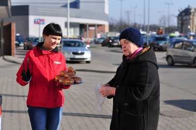 Setki pysznych pączków od Radia Wrocław (ZDJĘCIA) - 13