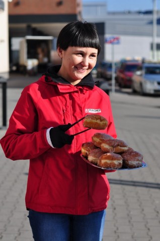 Setki pysznych pączków od Radia Wrocław (ZDJĘCIA) - 14