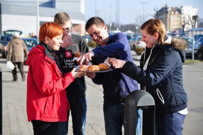Setki pysznych pączków od Radia Wrocław (ZDJĘCIA) - 23