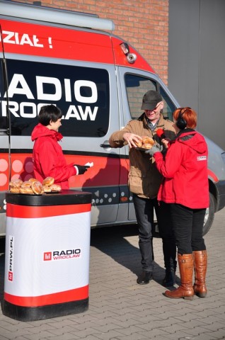 Setki pysznych pączków od Radia Wrocław (ZDJĘCIA) - 28