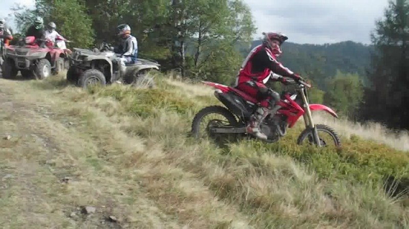 Sądem w miłośników ostrej jazdy. Czy to dobre rozwiązanie? -  Źródła zdjęć: Bojanice (Nadleśnictwo Świdnica), Stopquadom (Stopquadom.pl)