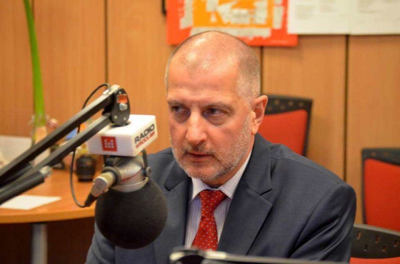 Rafał Dutkiewicz oddaje pieniądze podatników - fot. Gregor Niegowski (Radio Wrocław)