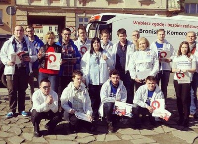 Zajechał "Bronkobus" przed kościół w Sobótce (ZDJĘCIA) - 1