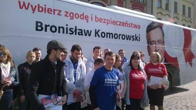 Zajechał "Bronkobus" przed kościół w Sobótce (ZDJĘCIA) - 3