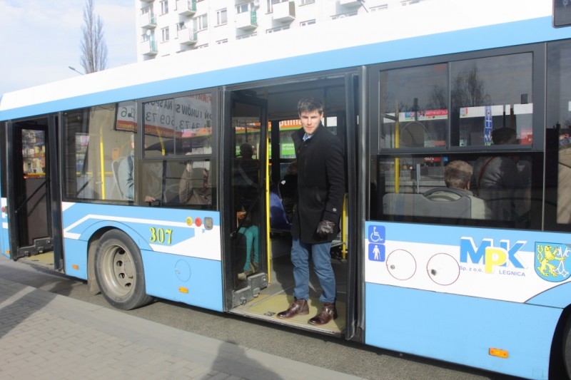 Autobusem w drogę krzyżową. Nietypowy pomysł w Legnicy - Maciej Biskup; fot. Andrzej Andrzejewski (Radio Wrocław)