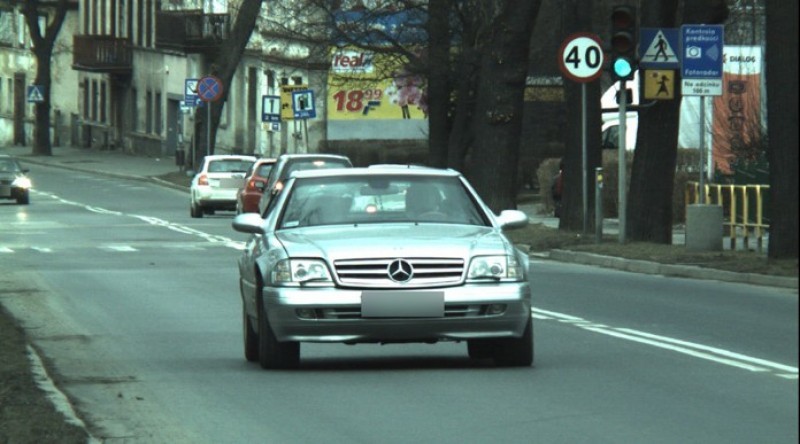 Pędzili ponad 100 km/h tuż obok szkoły podstawowej (ZDJĘCIA) - fot. www.strazmiejska.jgnet.pl