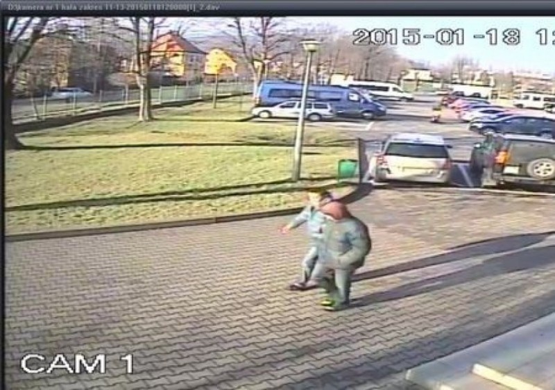Policja szuka złodziei. Poznajesz ich? (ZOBACZ ZDJĘCIA) - fot. Policja Strzegom