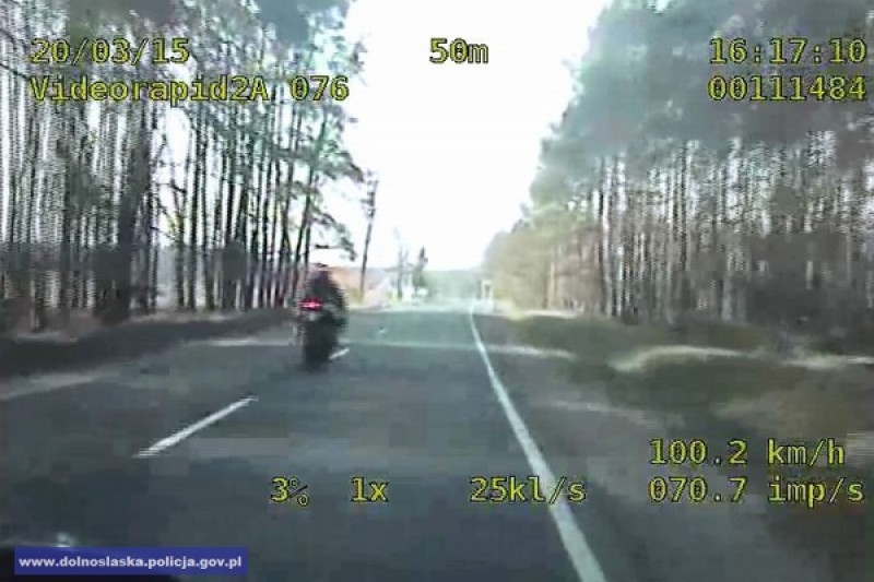Motocyklista pędził prawie 130 km/h (ZOBACZ WIDEO) - fot. KWP