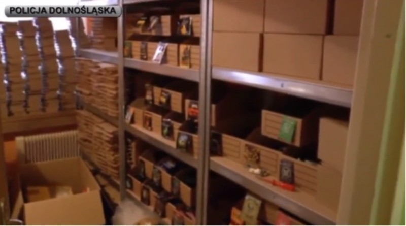 Miała w mieszkaniu dopalacze za 1,5 mln złotych (FILM) - dolnoslaska.policja.gov.pl
