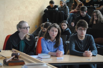 Na wydziale prawa szukali uprowadzonej osoby - 1