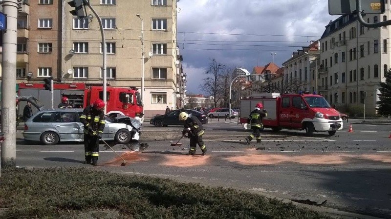 Wypadek u zbiegu ulicy Skłodowskiej z ulicą Norwida - Fot. Sylwia Jurgiel (Radio Wrocław)