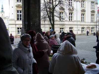 Legnica: Rozdali "Chleb i śledź i grosz". Jak setki lat temu - 4