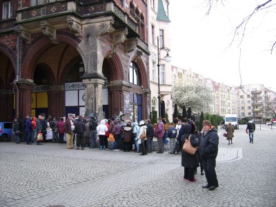 Legnica: Rozdali "Chleb i śledź i grosz". Jak setki lat temu - 5